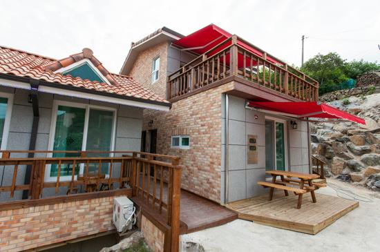 Gyeongju Jusangjeolli Pension