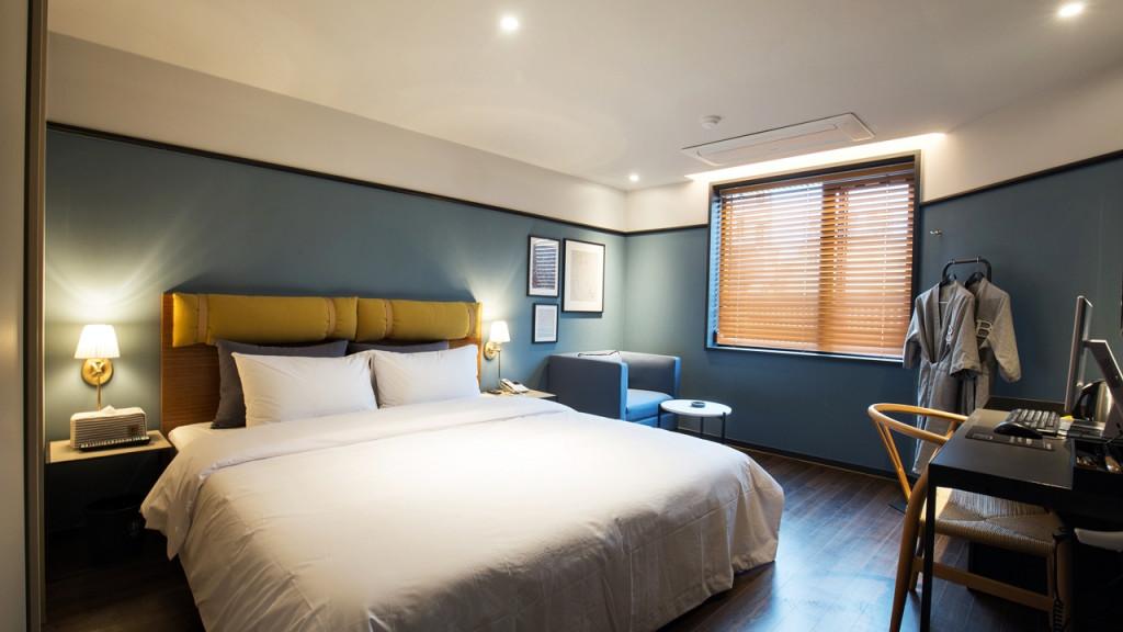 Busan Choeup Brown Dot-17