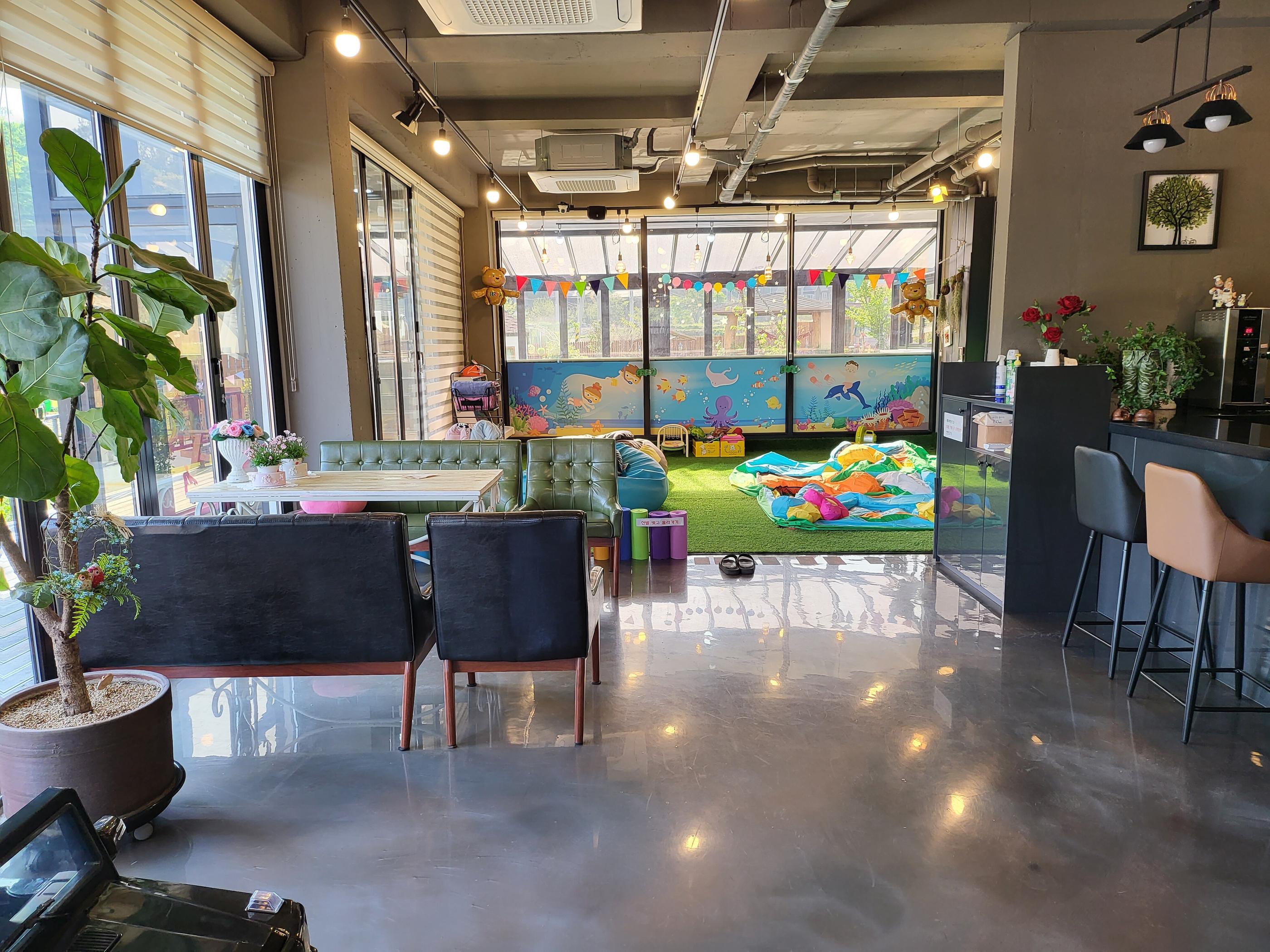 The Hue Kids Pool Vila-7