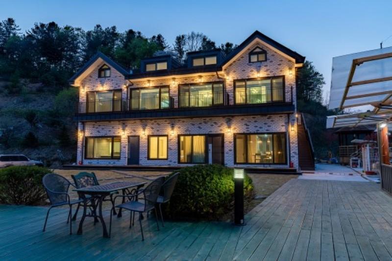 Gapyeong Seravi Pool Villa-53