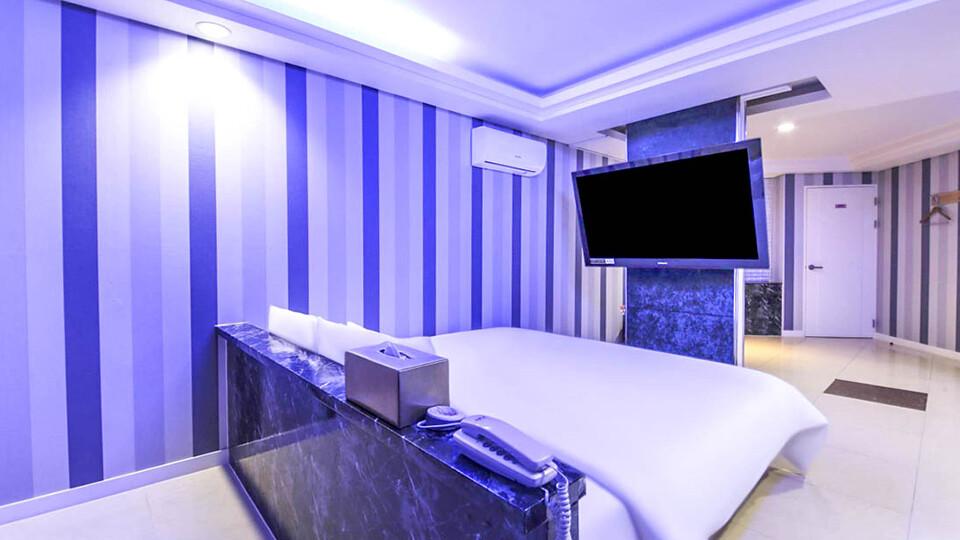 V Hotel