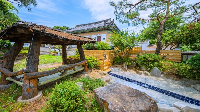 Songlim Hanok Pension in Gyeongju