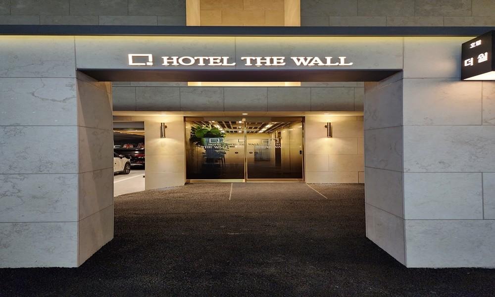 The Wall Hotel