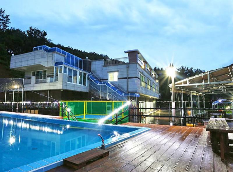 Geojedo Cypress Forest Pension
