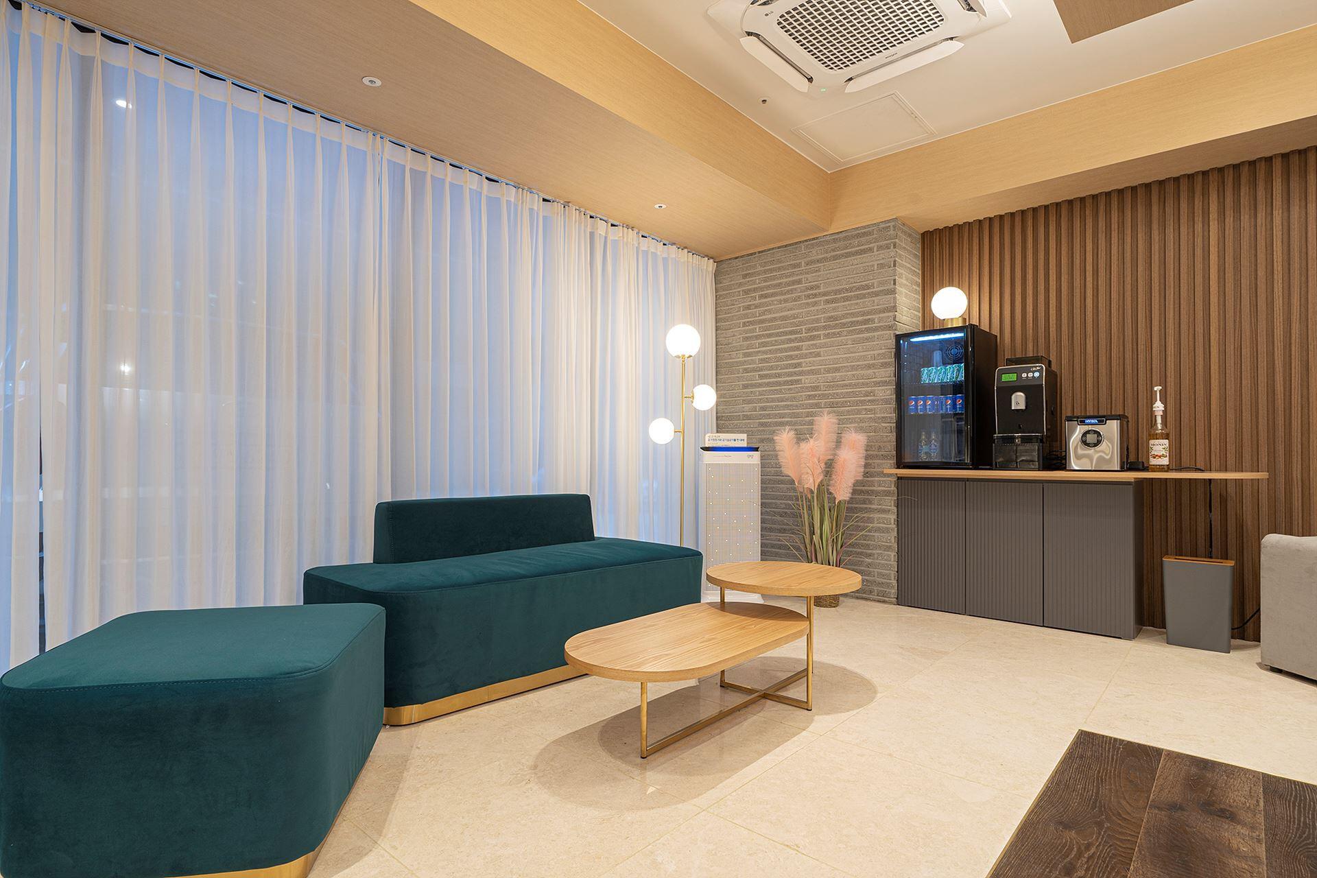 Brown Dot Yeoksam branch-37