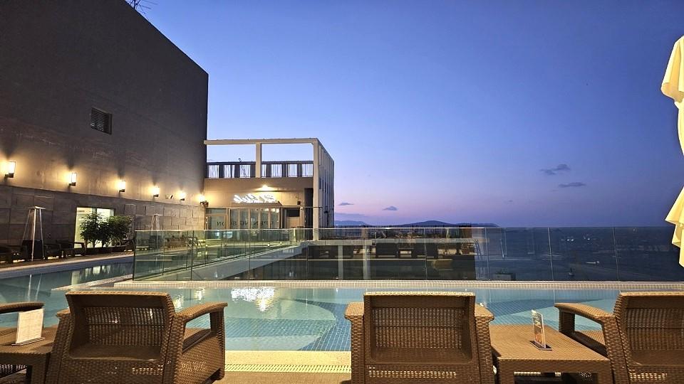 Elbon The Stay