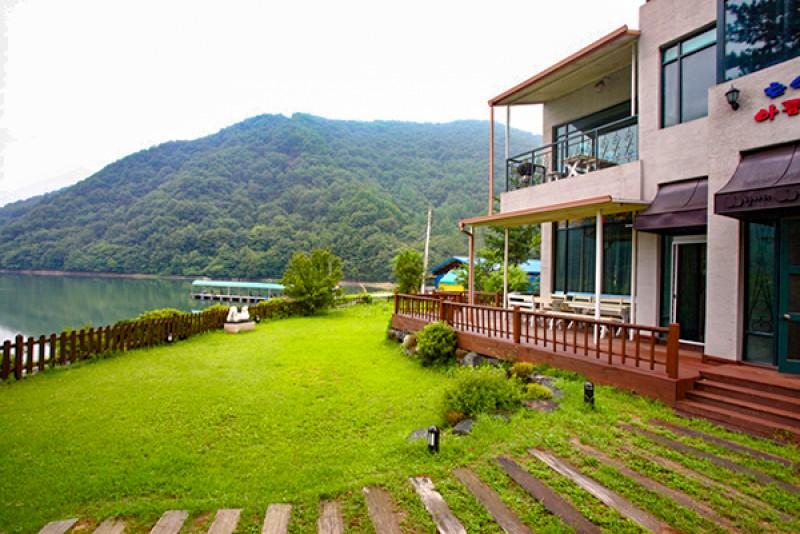 Pocheon Lake Side Beautiful House Pension-11
