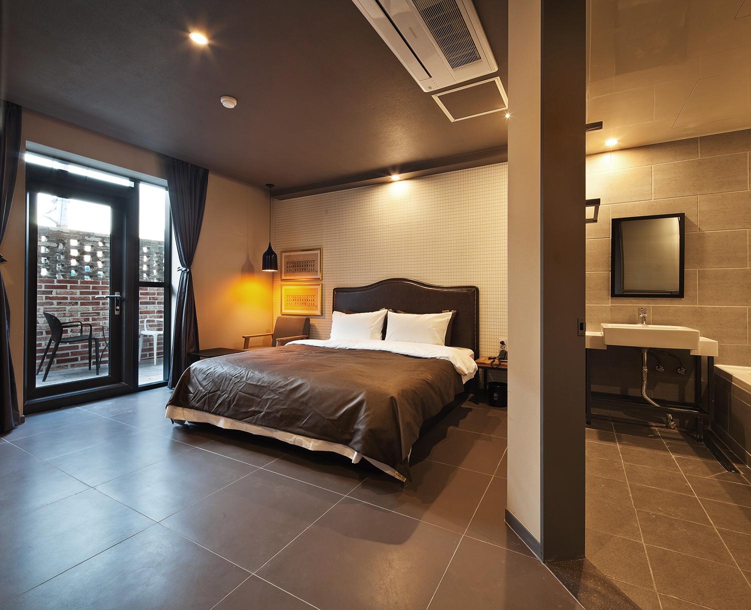 Busan Yeonsan Togok Brown Dot-4