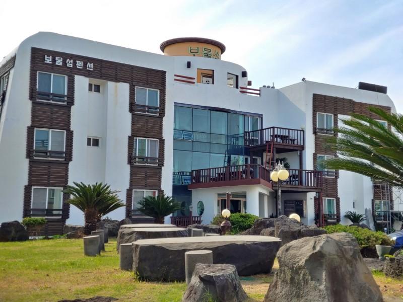 Seogwipo Treasure Island Pension