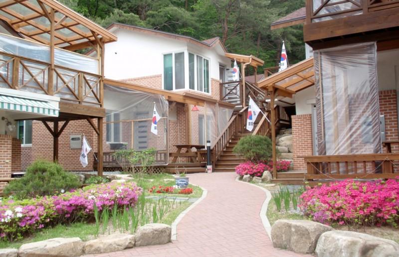Goesan Mountain Valley Hue Pension