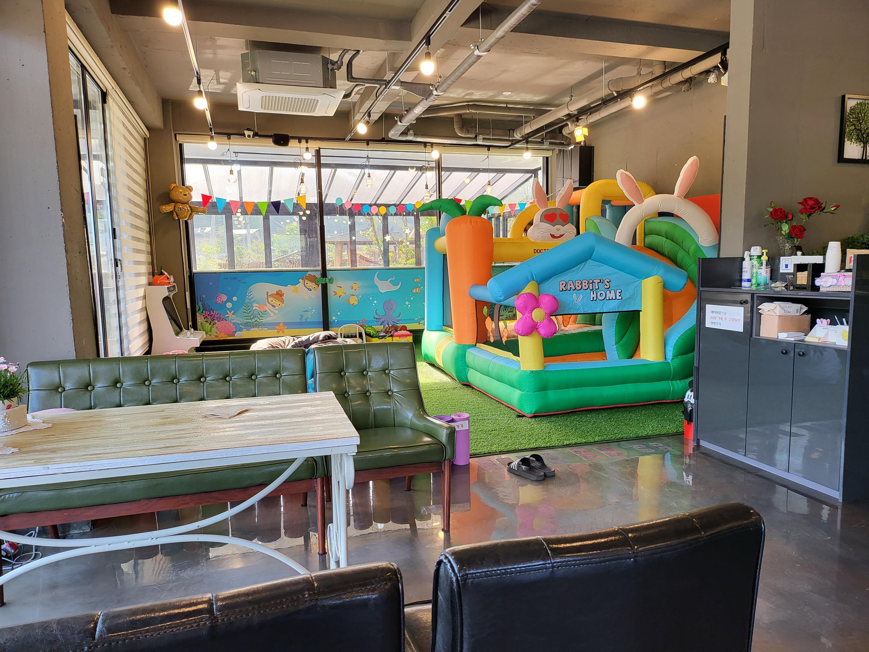 The Hue Kids Pool Vila-3