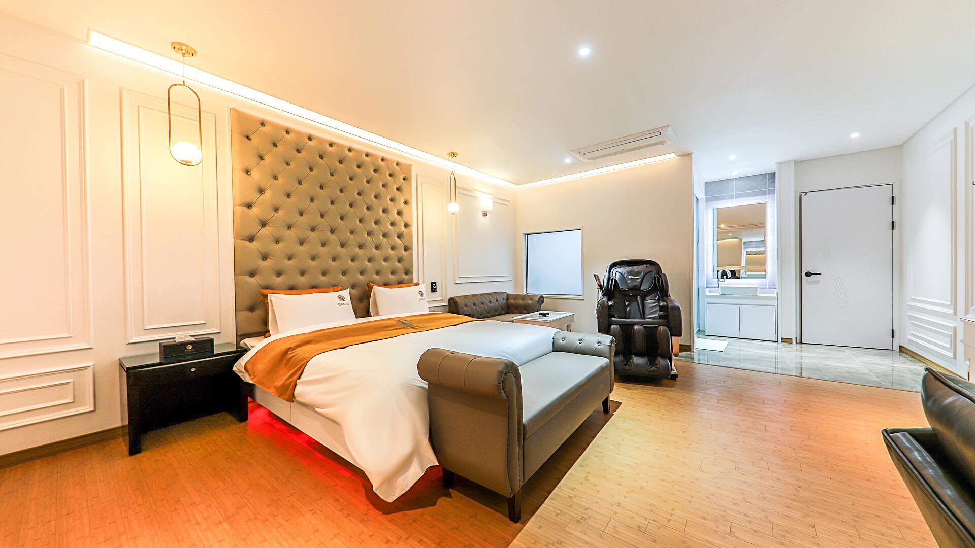 Encore Hotel