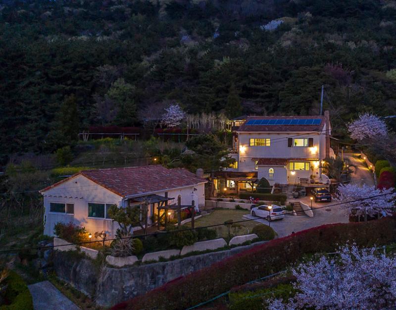 Geoje Beach, Aesop's Uncle Pension