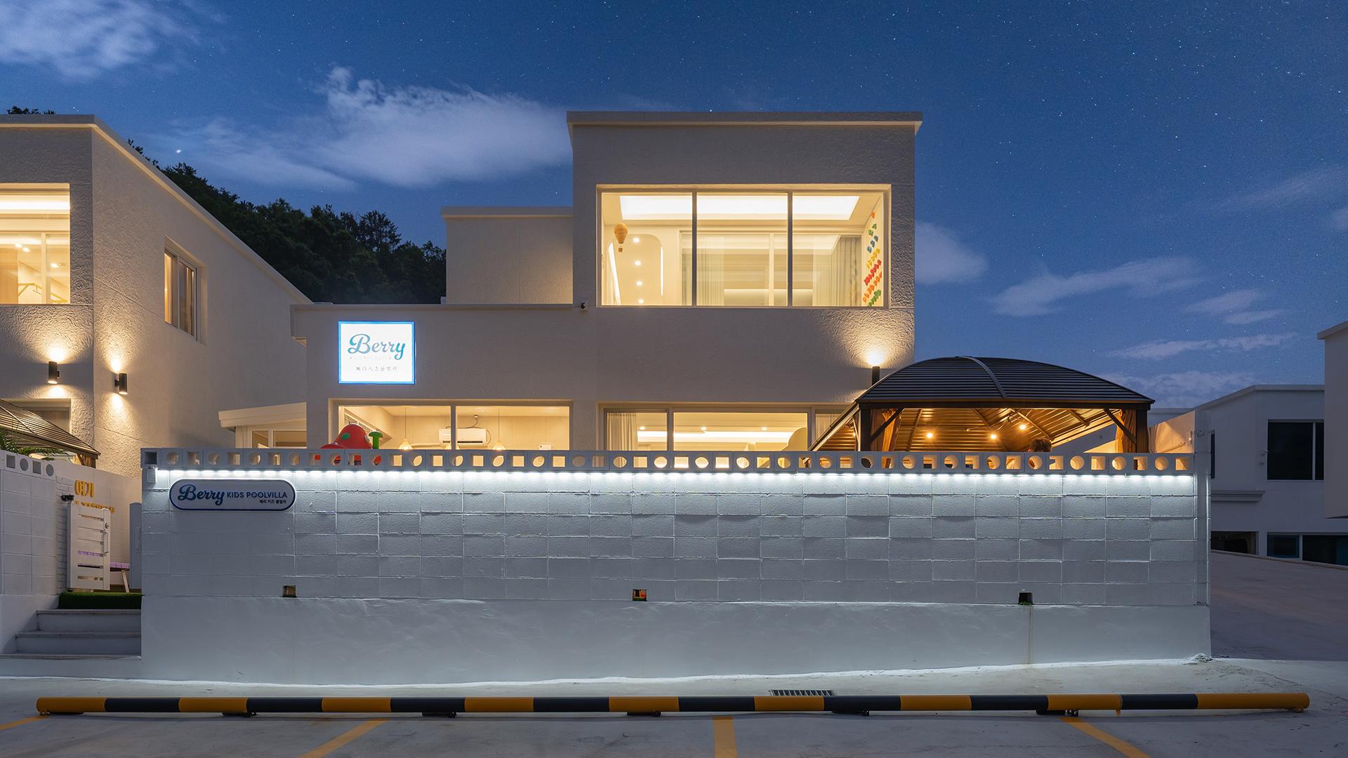 Gyeongju Berry Kids Pool Villa
