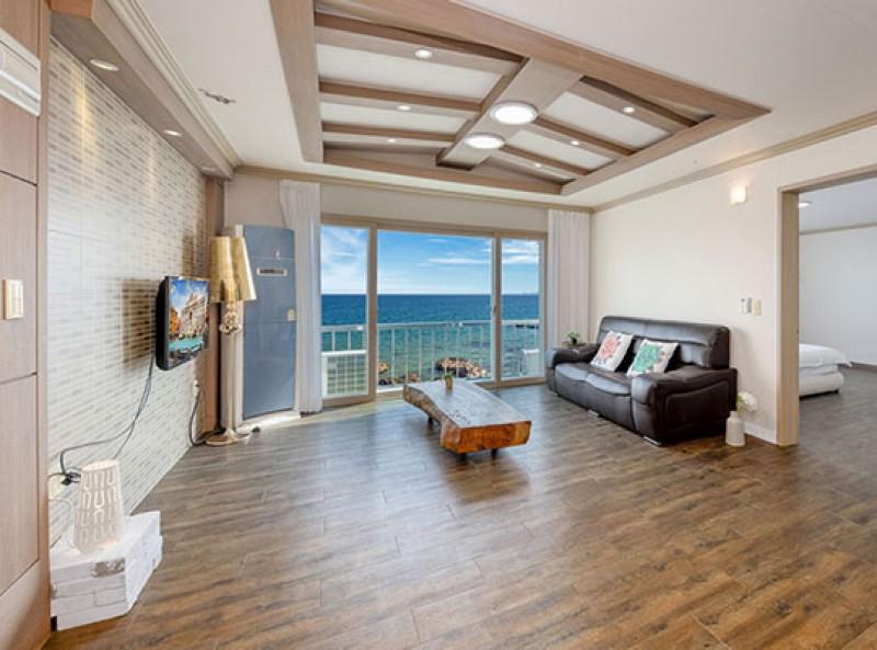 Uljin Sea and Moment Pension