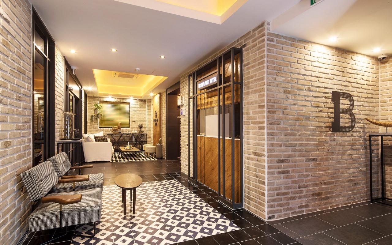 Changwon Convention Brown Dot