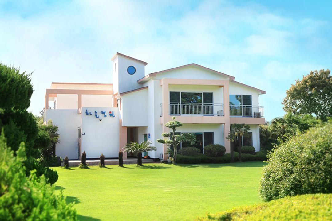 Seogwipo Jeju Sky Garden Pension