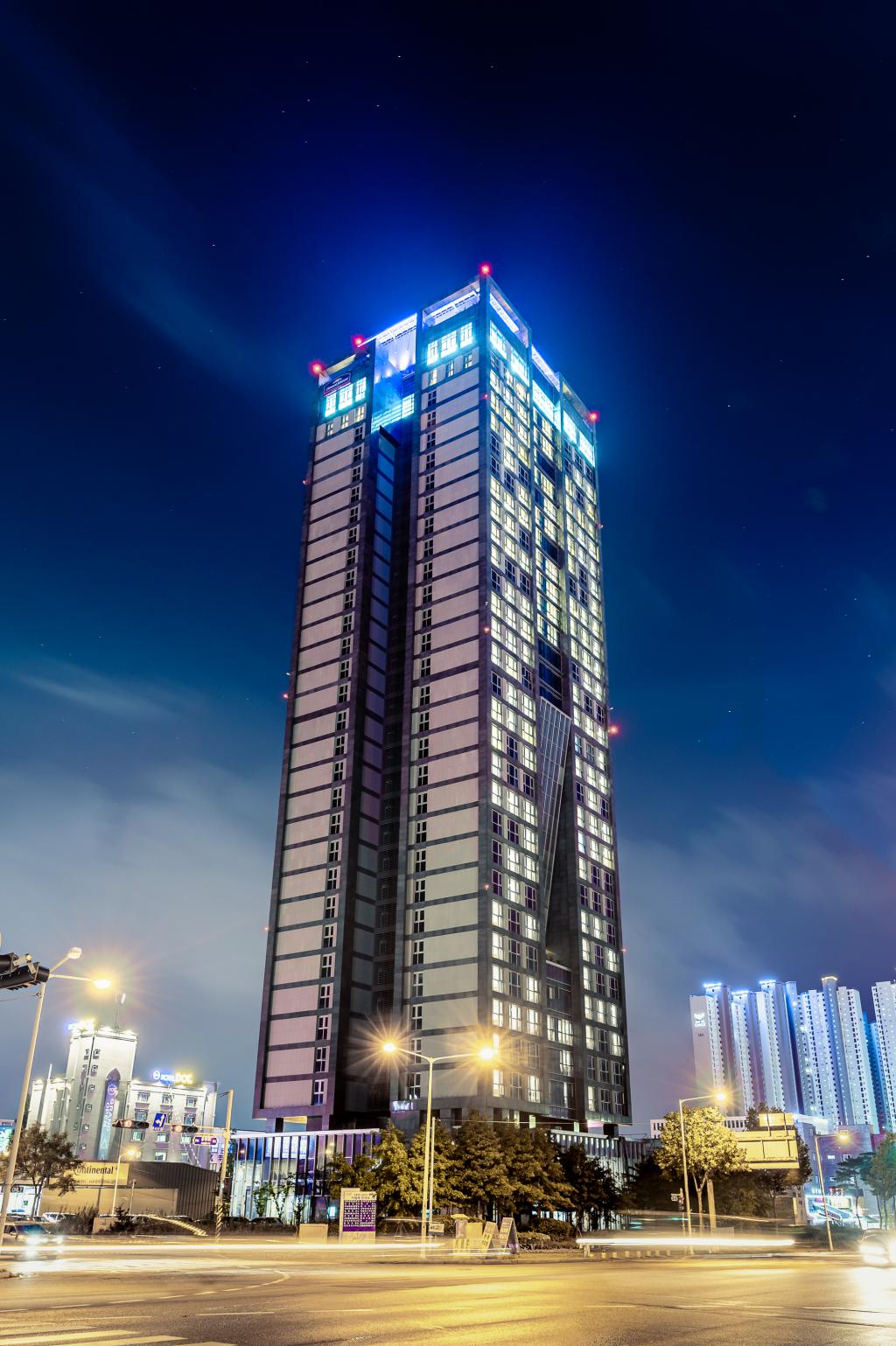 J One Hotel