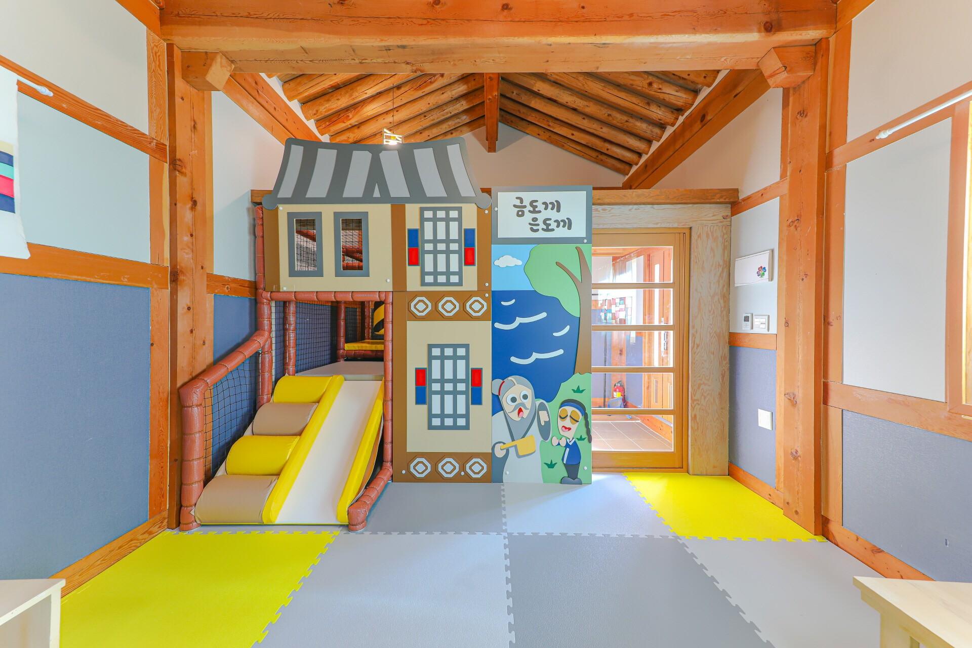 Eunmaru Hanok Kidz Poolvilla and Couple Spa-6
