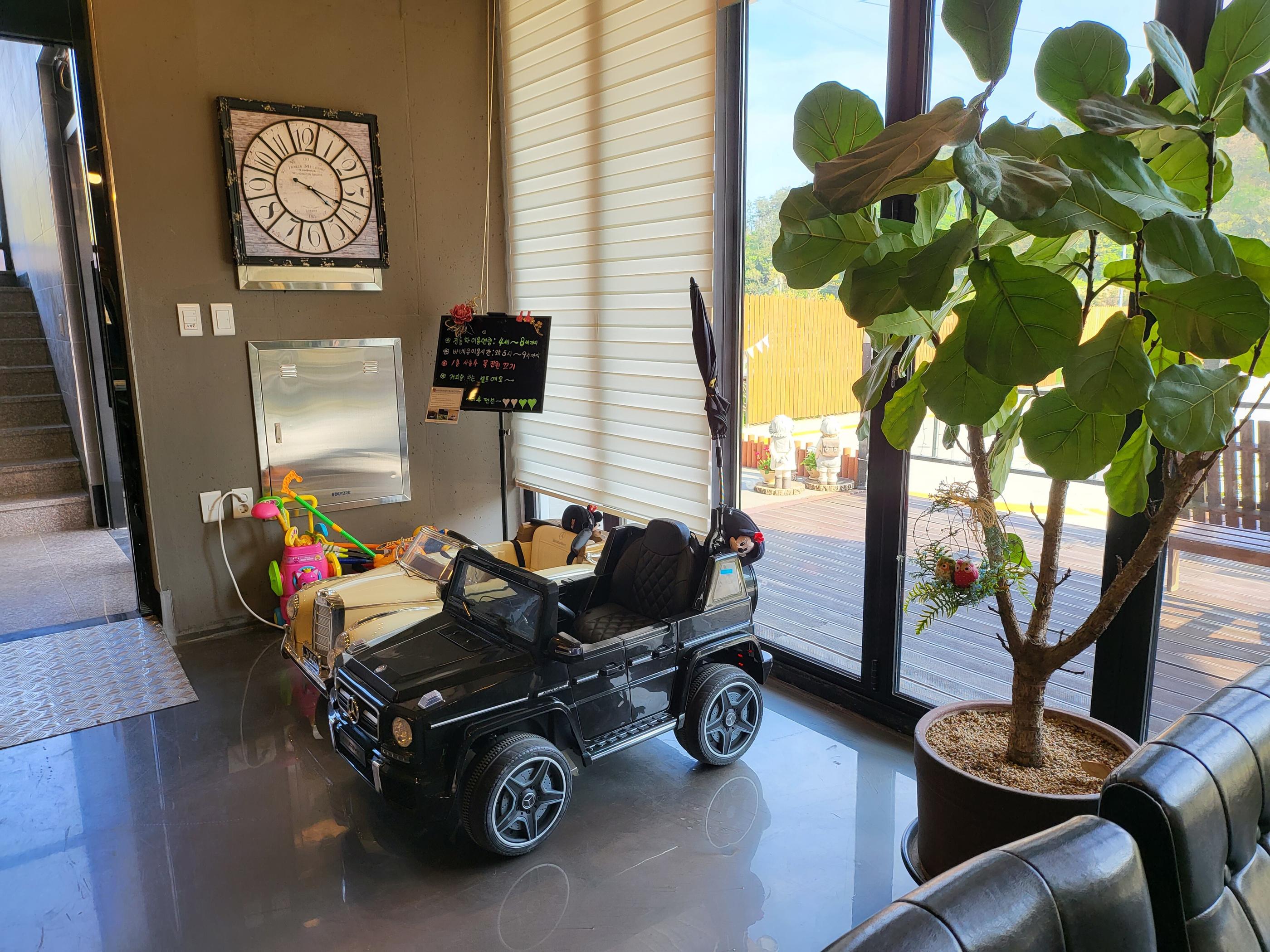 The Hue Kids Pool Vila-12