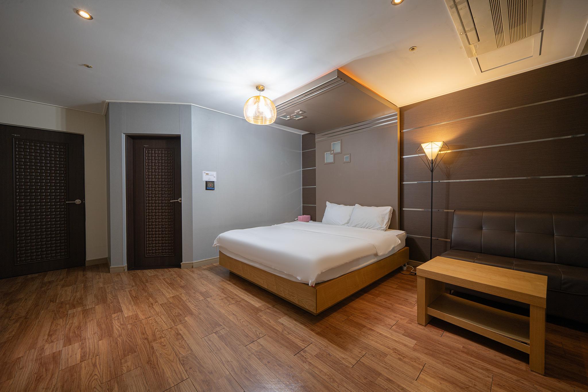 Gimhae Jangyu Business Hotel K