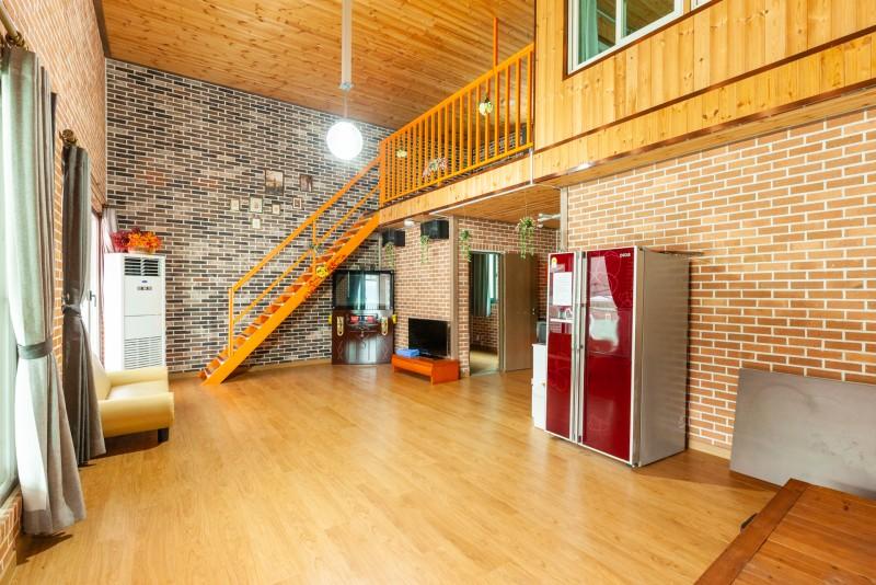 Party Room Lake Pension in Jeongeup