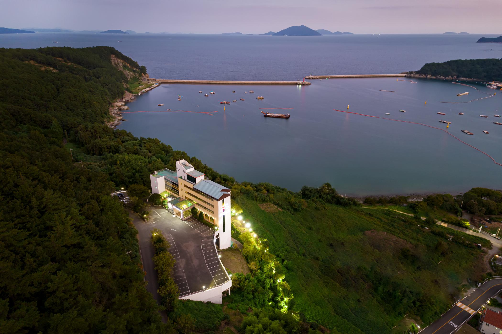 Namhae Season Tourist Hotel