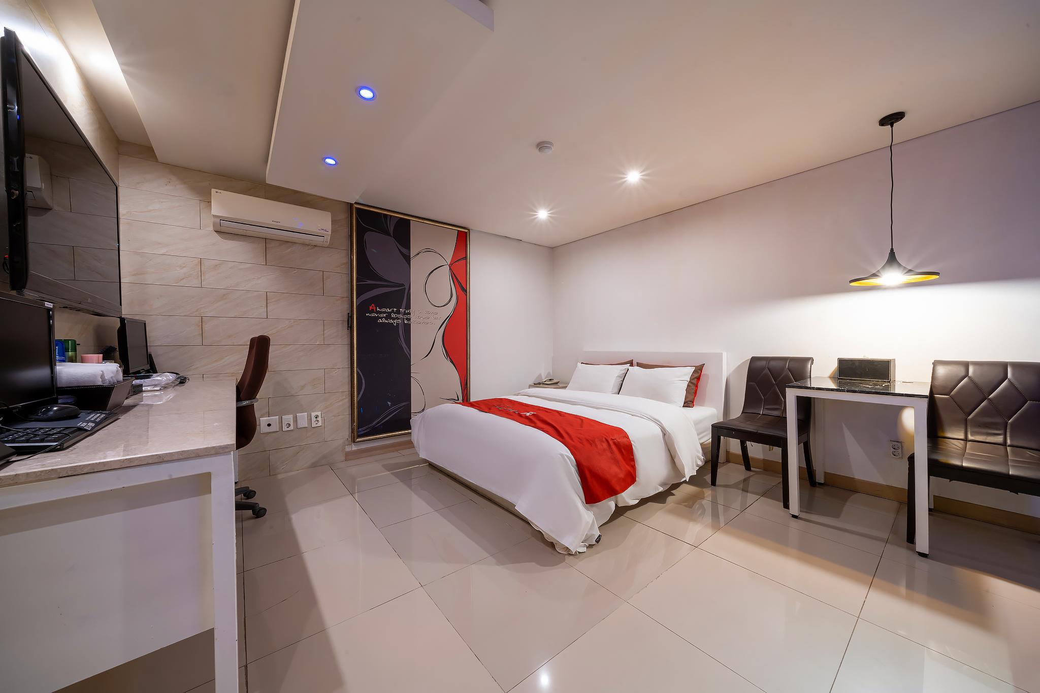 Bucheon (Sangdong) R Hotel