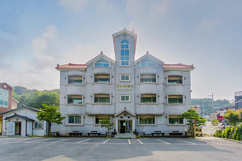 Muju Rainbow Pension