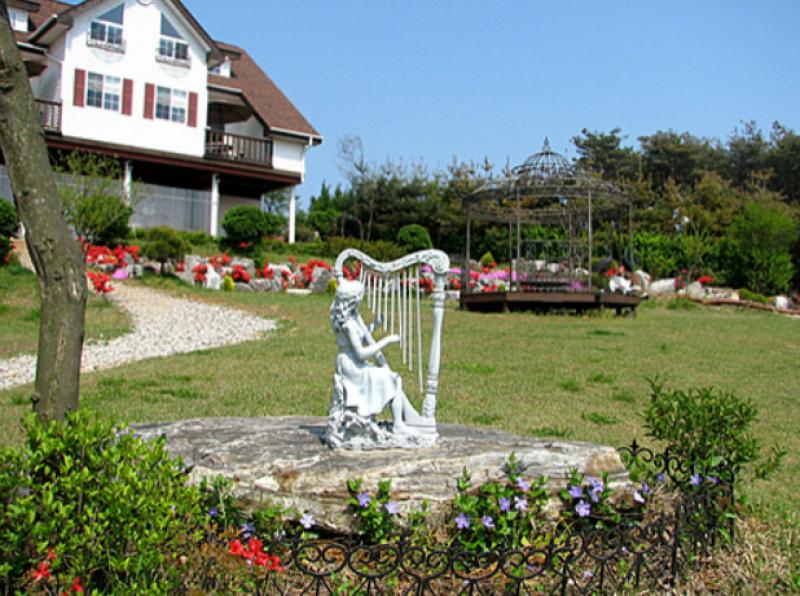 Taean(Anmyeondo) Lake and Sea Village Pension