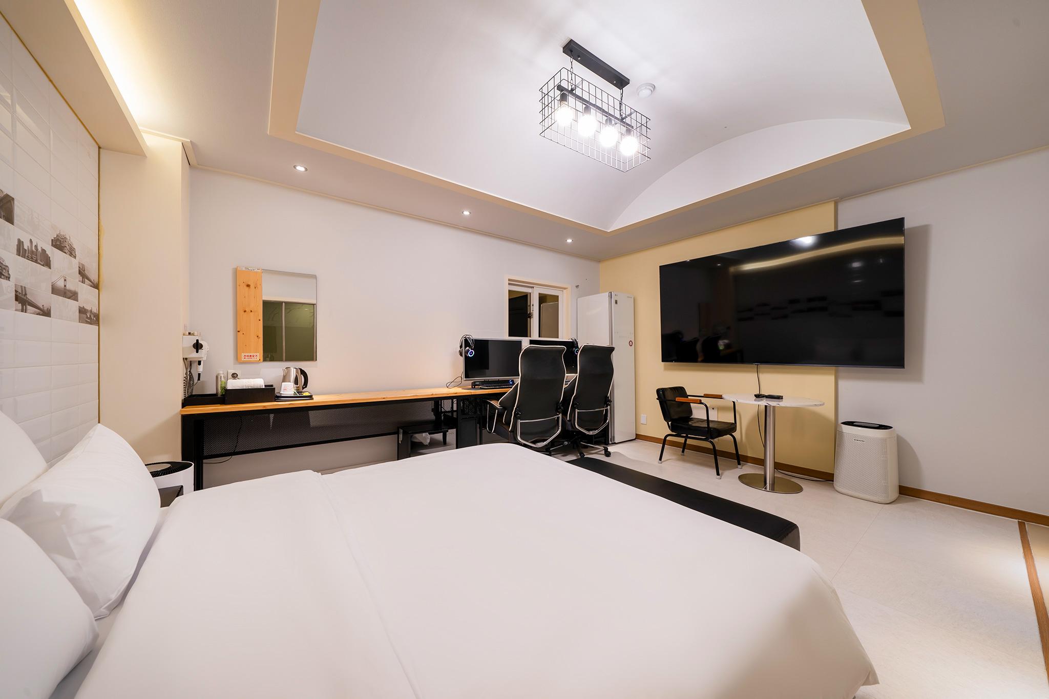 Ansan Gojandong Hill House