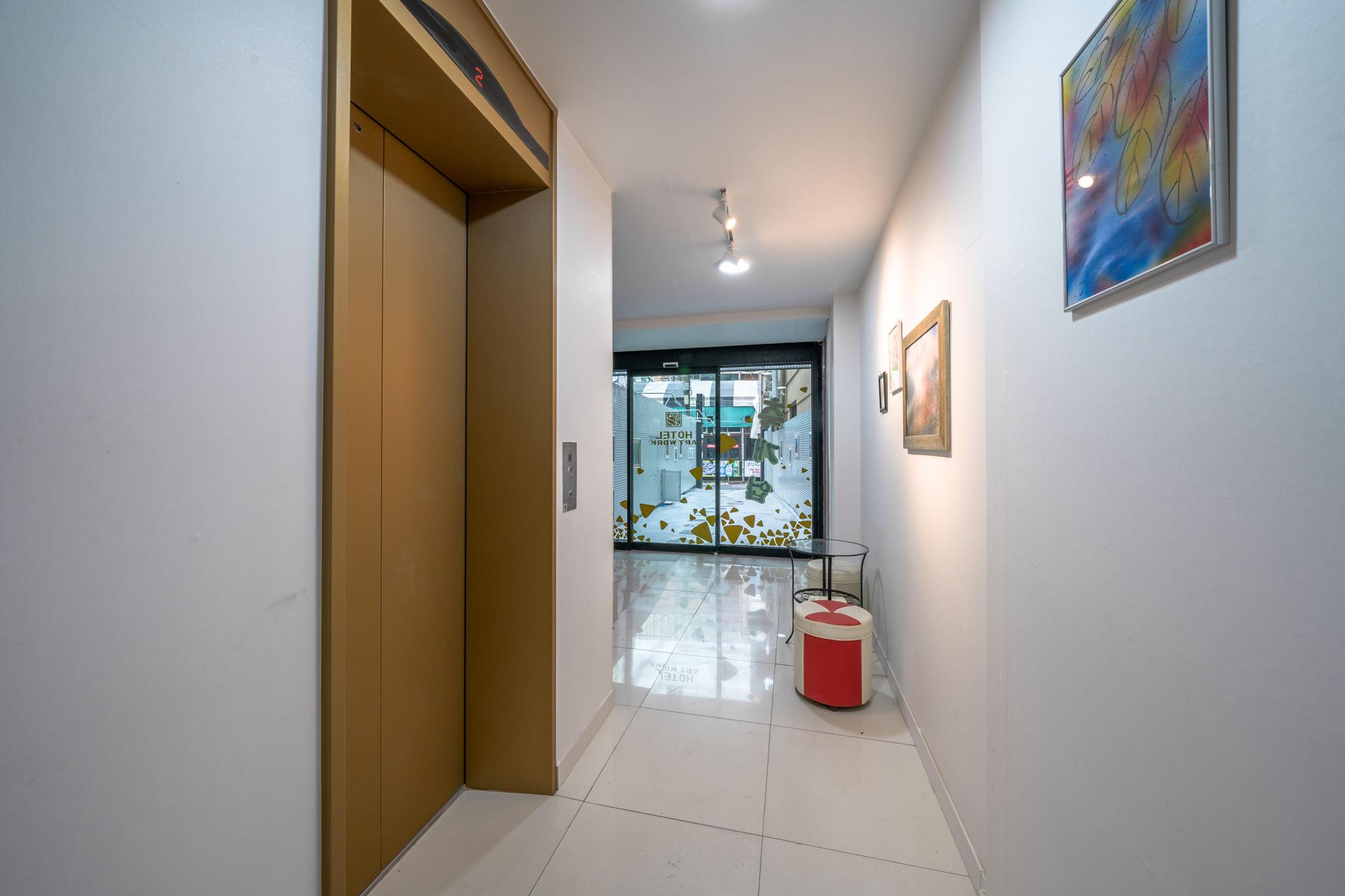 Busan Seomyeon Hotel Artwork-4