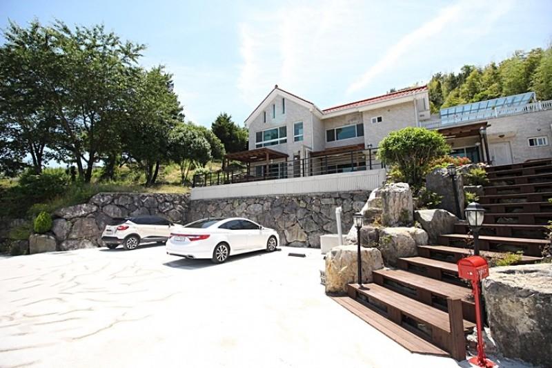 Geojedo Maemiseong Sky Garden Pension