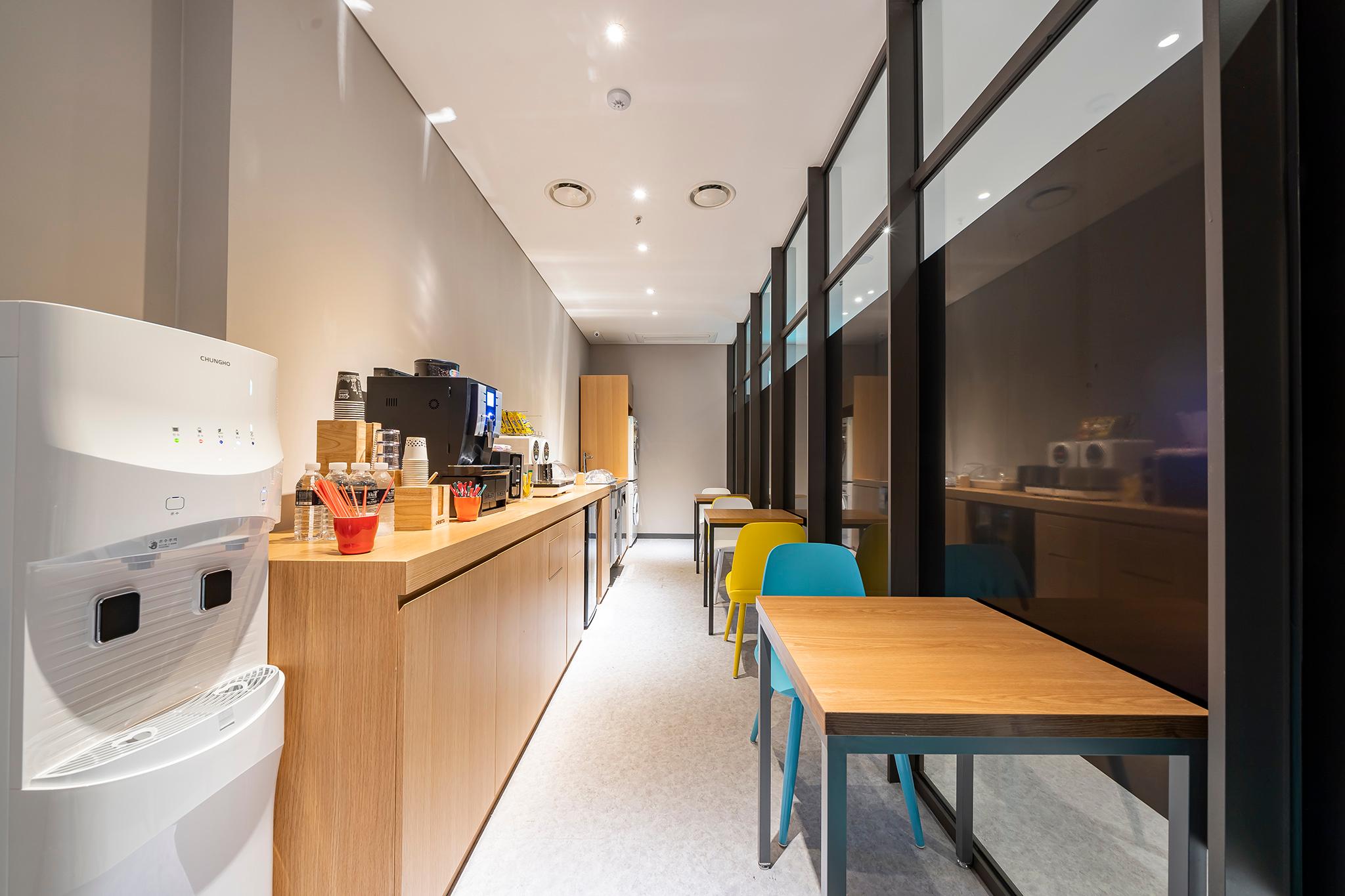 Wolgot Station Brown Dot-37