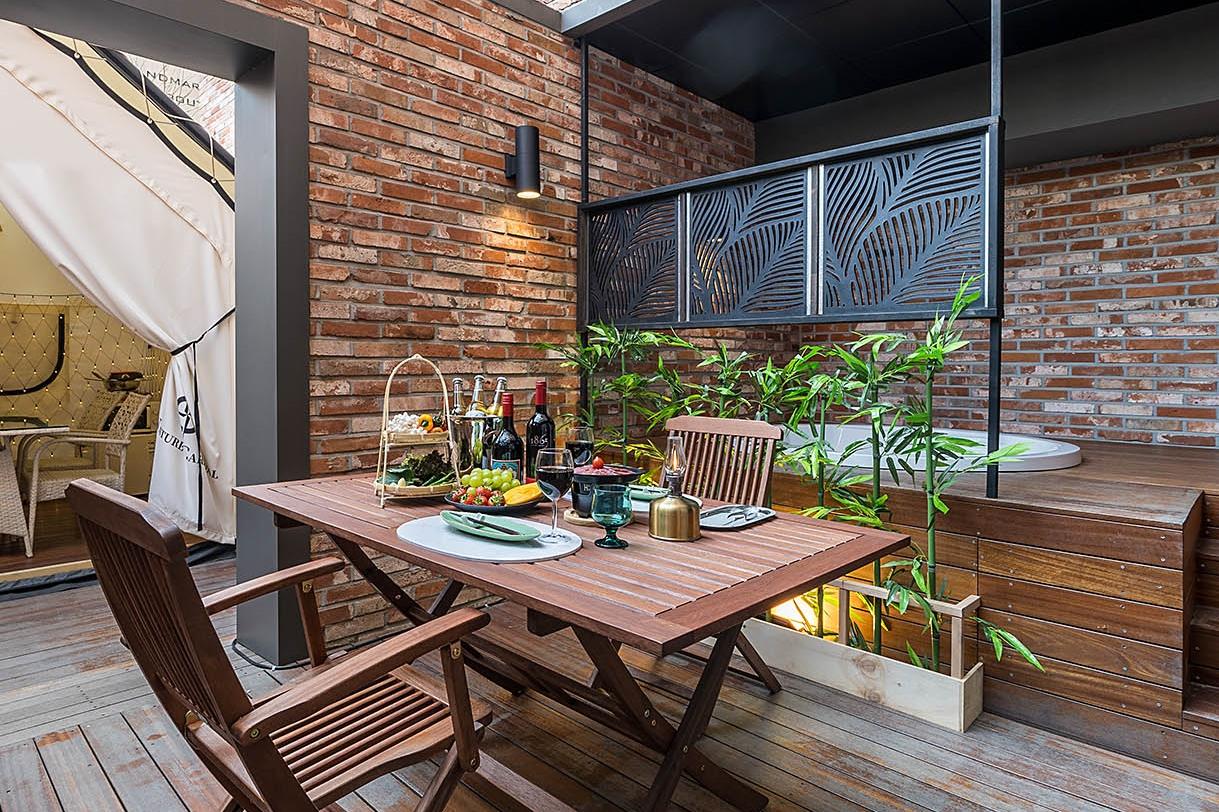 Wolgot Station Brown Dot-2