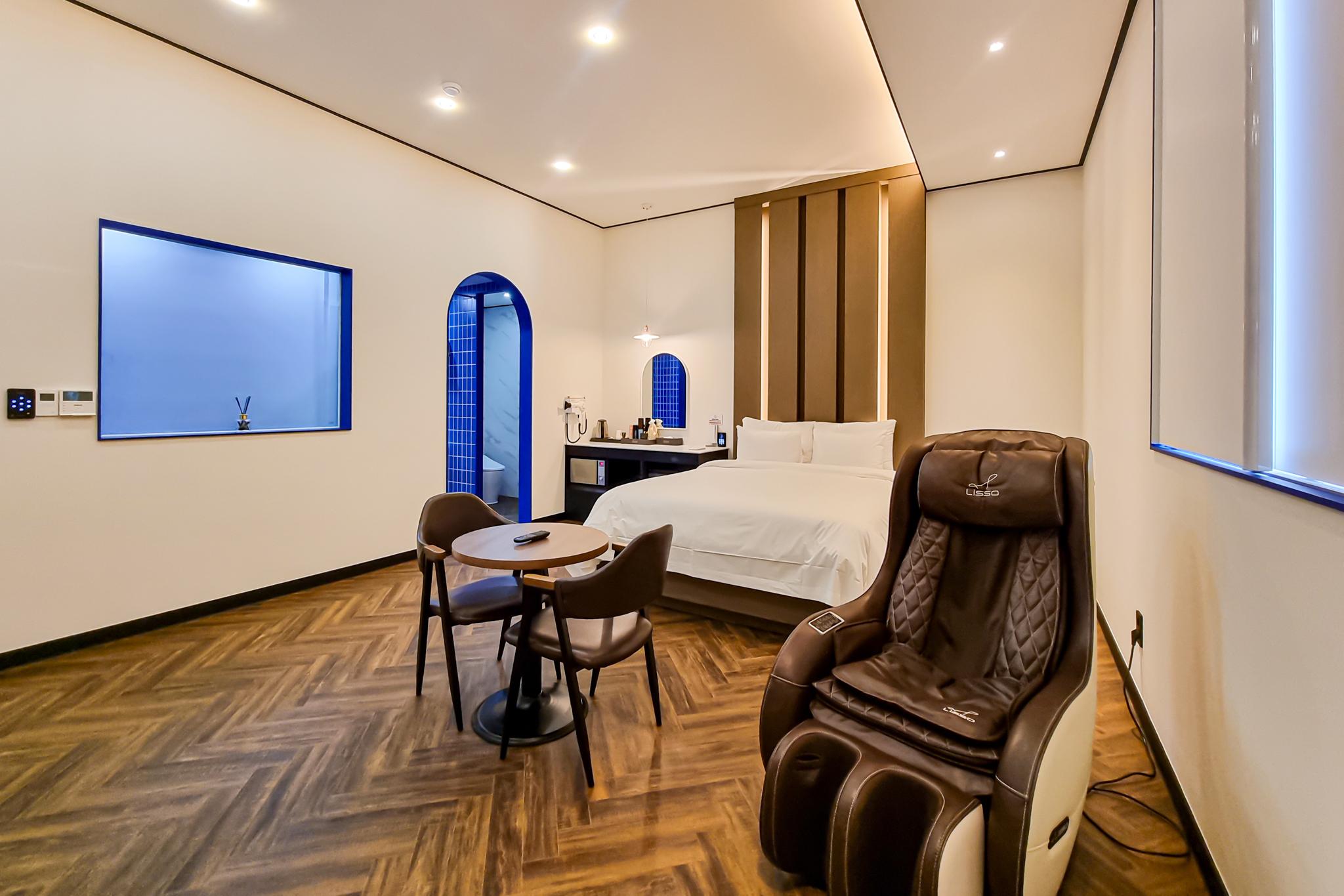 Jeju Aewol Show Drive in Self Check-in Hotel