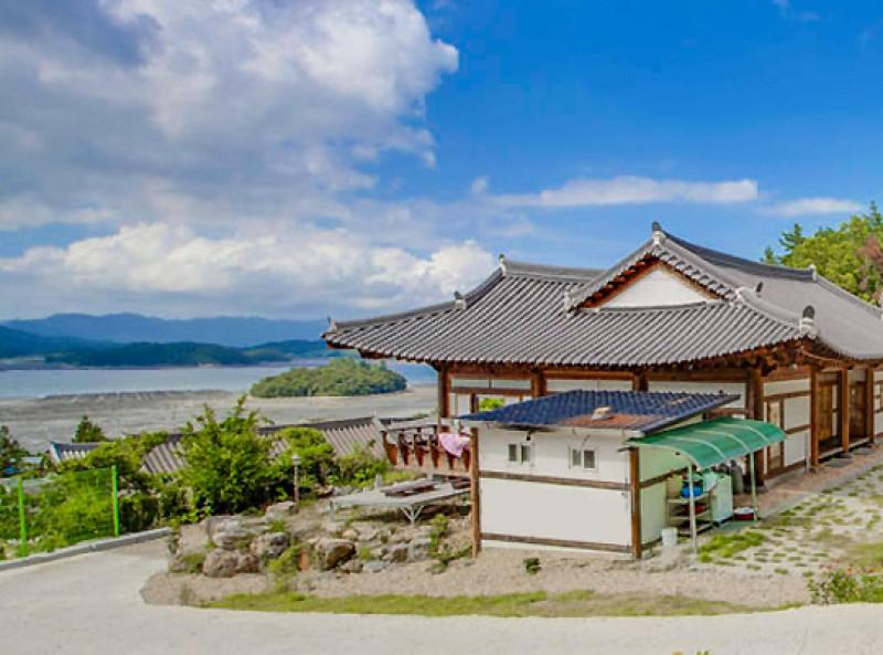 Wando Cheonghaejin Hanok Pension