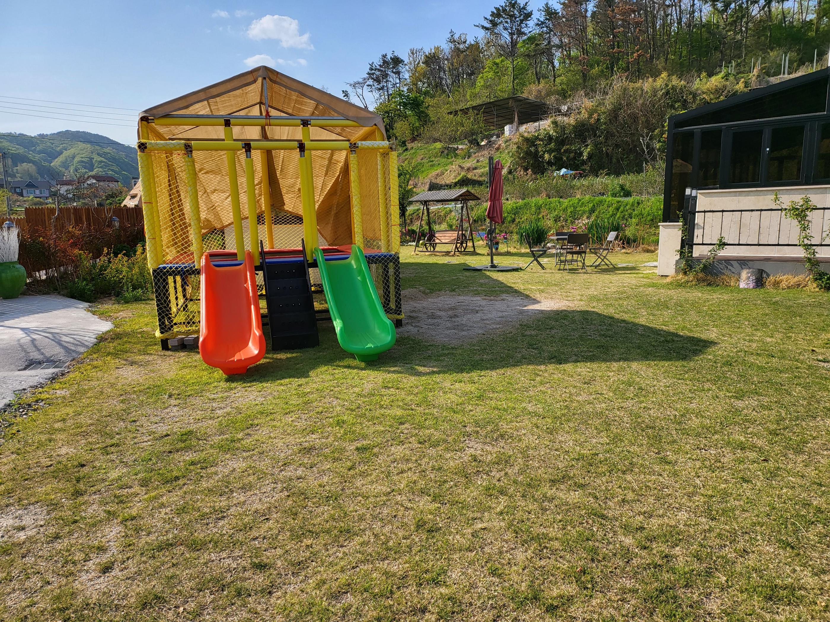 The Hue Kids Pool Vila-31