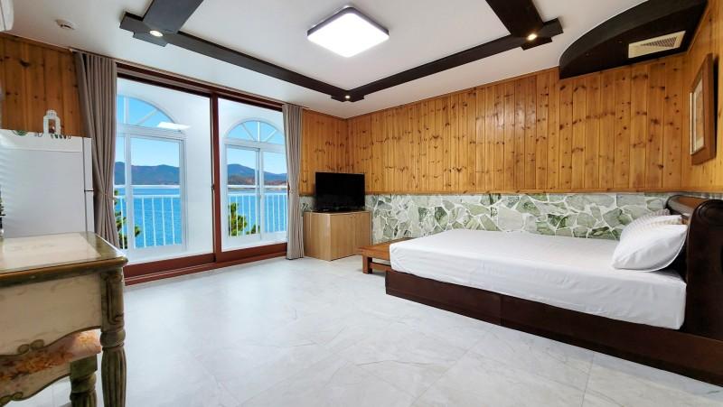 Tongyeong Marina Pension