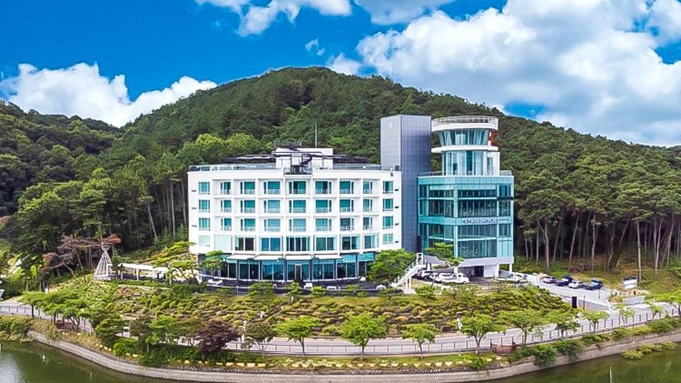Lake Hill Hotel
