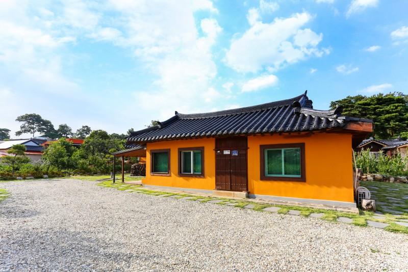 Ganghwado Hwanggeumbit Pension-5