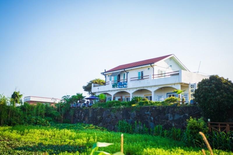 Seogwipo Hwamok Pension