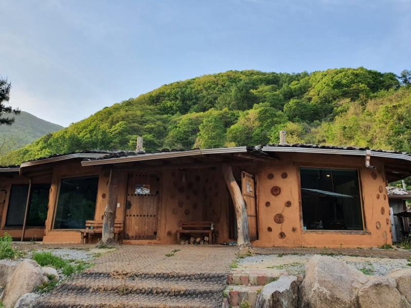 Mungyeong Sanmolongi Hwangto Pension