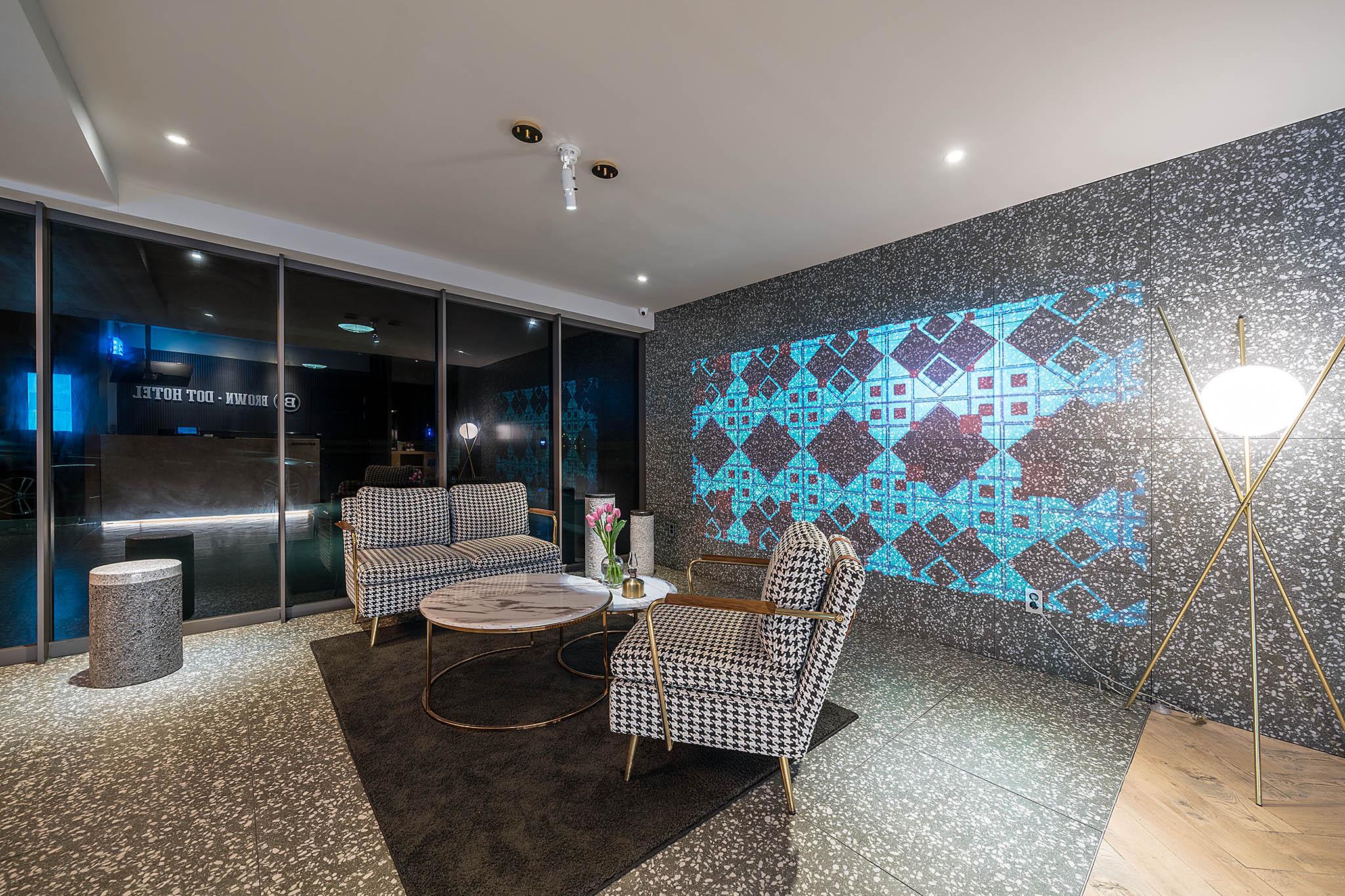 Wolgot Station Brown Dot-22