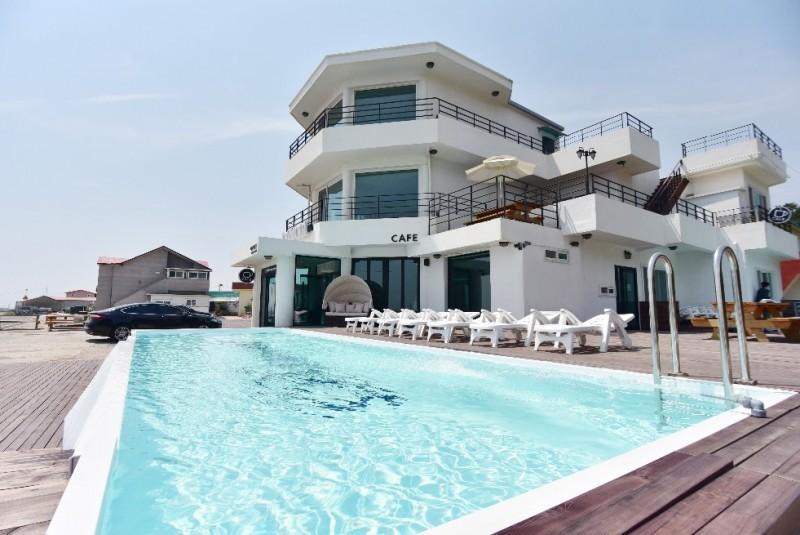 Pohang Damodi Pool Villas Pension