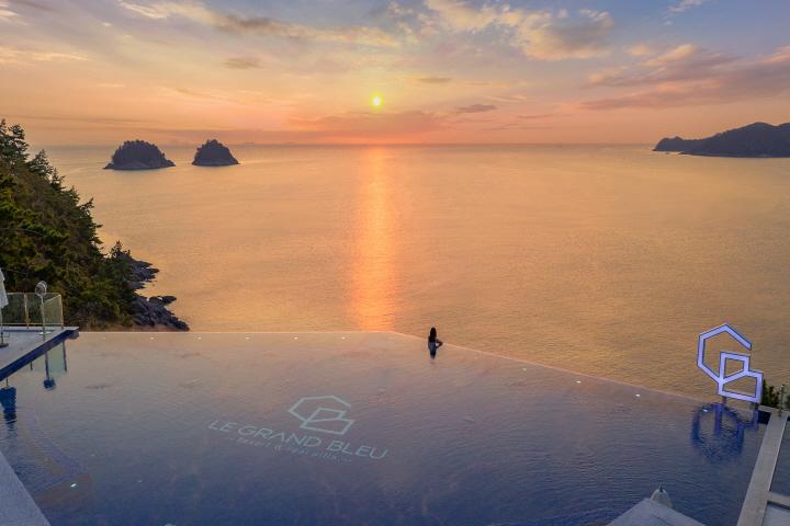 Le Grand Bleu Resort