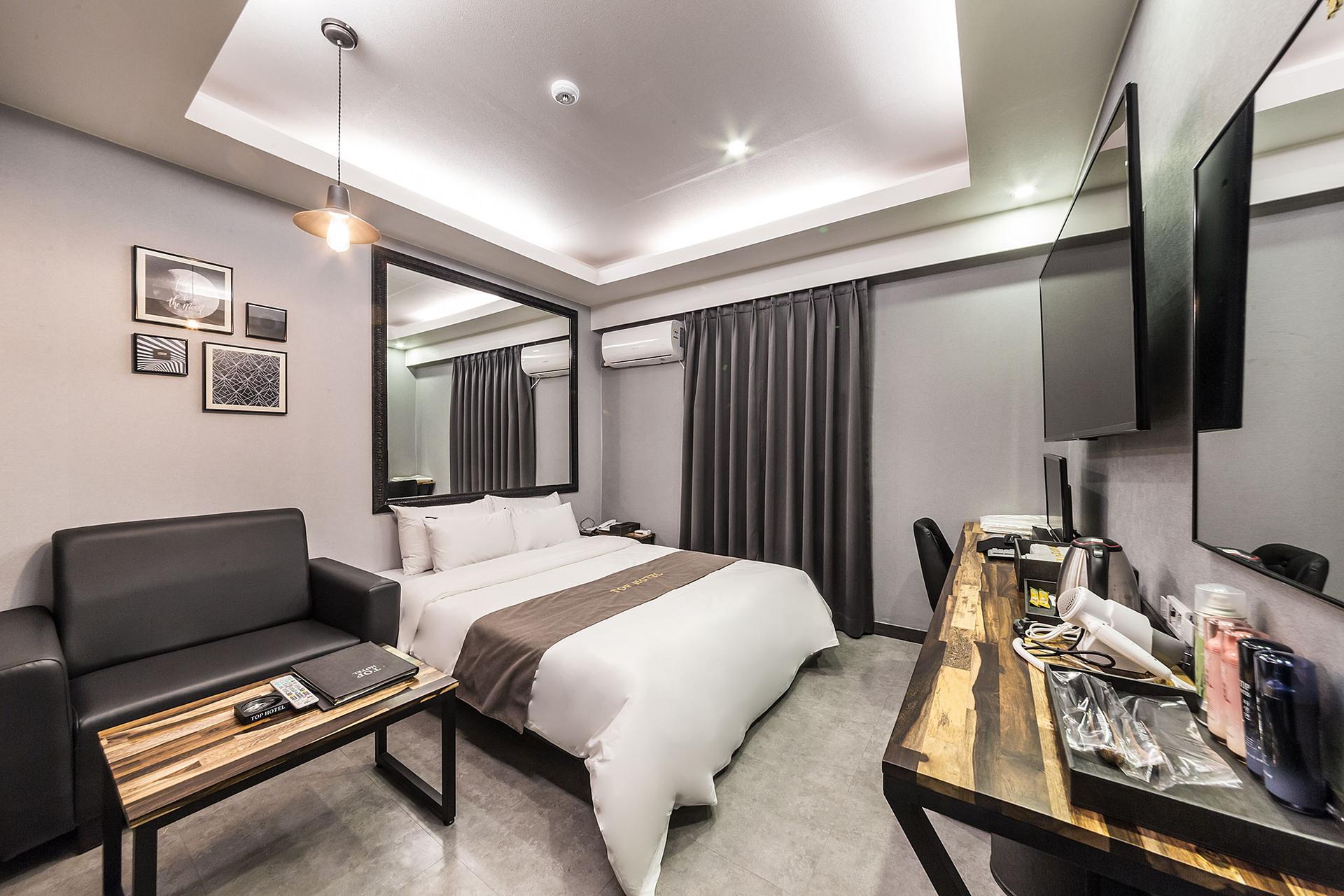 Yongin Top