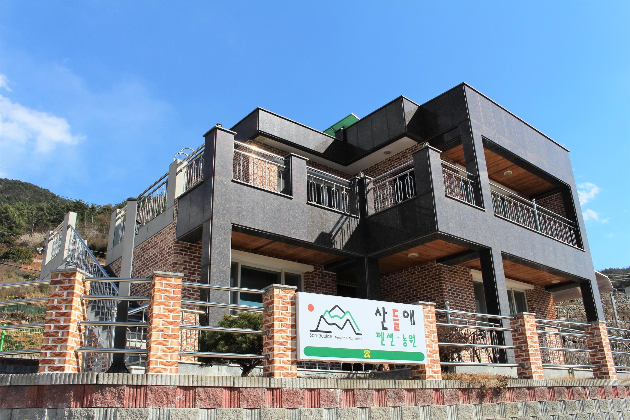 Tongyeong Sandeulae Pension