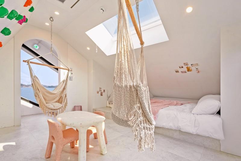 Daebudo White Cube Pension-3