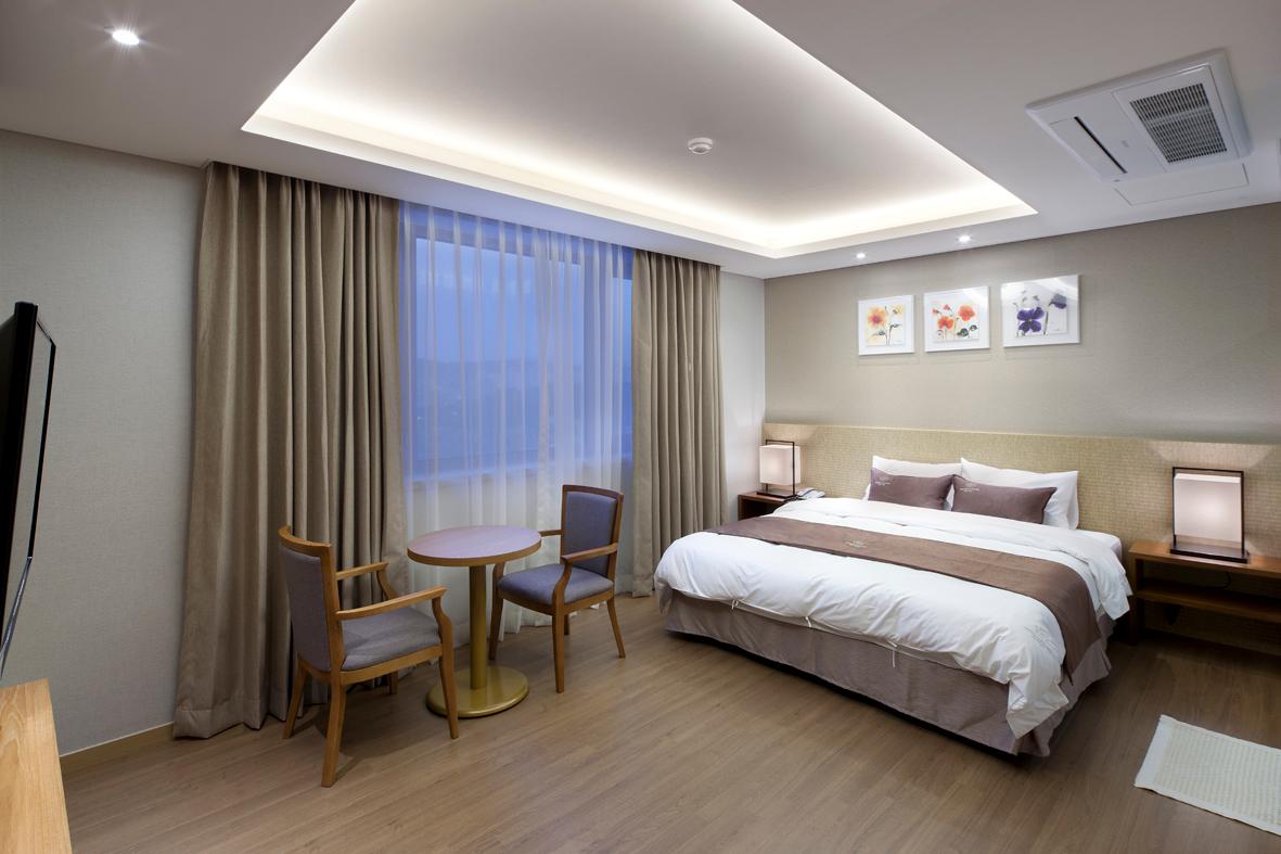 Tongyeong Donggyeong Hotel